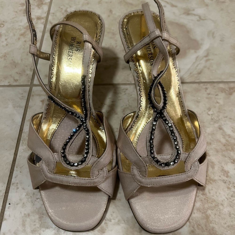 Ros Hommerson Beige and Gold Heels